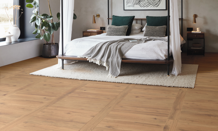 Karndean Designflooring Natural Oak wood LVT flooring in a bedroom